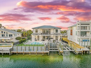 Exterior - Isle Be Back|Private Pool|Waterfront|Golf Cart (Destin)