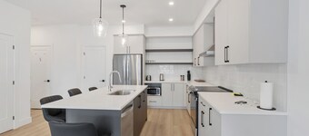 Modern 3BR House | King + 2 Queens | Parking