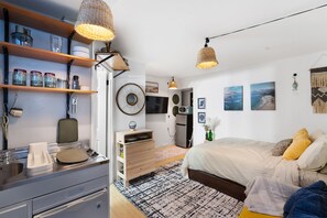 Työpöytä, ilmainen Wi-Fi, vuodevaatteet