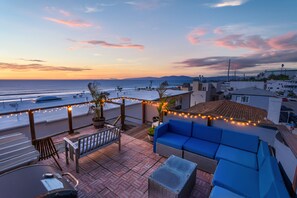 Terrace/patio - Cozy Studio Retreat - Rooftop - Panoramic Ocean Views (Manhattan Beach)