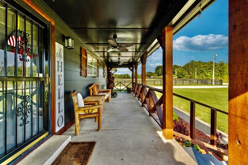 RANCH 3BRHOUSE & BARN. HORSE&PET FRIENDLY. GATED. SLEEPS 7. GLENPOOL CITY LIMITS