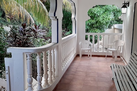 Terrace/patio. Hillside Penthouse