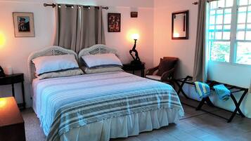 2 habitaciones, caja de seguridad en la habitación y escritorio