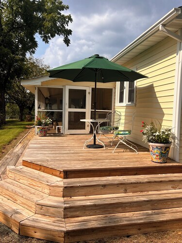 2-bedroom farmhouse in tranquil Shelby with cozy charm