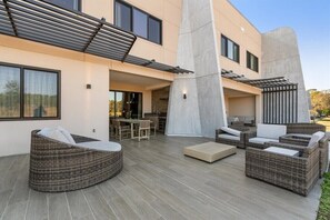 Outdoor dining - Magic Village 4 Bedroom Town Home Minutes To Disney (Kissimmee)
