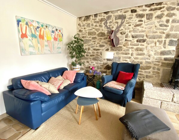 Smart TV, fireplace, ping pong, books - Josephine's house, comfortable and cosy, quiet, near the beaches (Finistère) (Kerlouan)
