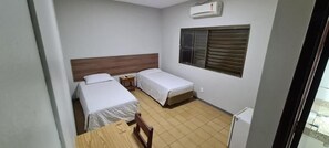 Escrivaninha, espaço de trabalho para notebook, Wi-Fi de cortesia