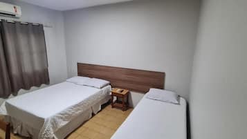 Escrivaninha, espaço de trabalho para notebook, Wi-Fi de cortesia