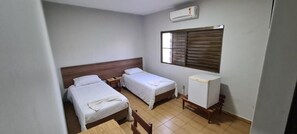 Desk, laptop workspace, free WiFi - HOTEL BRIVANNA (Campo Grande)