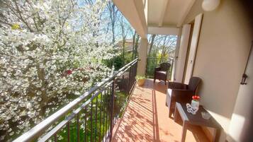 Chambre Double, salle de bains privée | Terrasse/Patio