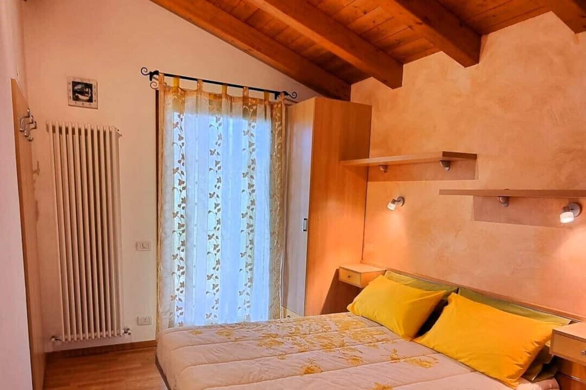 Basic Double Room, Private Bathroom | Desk, free WiFi