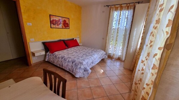 Habitación estándar doble, baño privado, vistas al jardín | Escritorio y wifi gratis