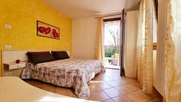 Standard-Doppelzimmer, eigenes Bad, Gartenblick