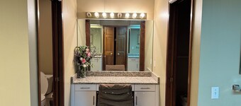 Luxury 5BR Estate: Media Room & Golf - Sleeps 14