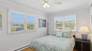 4 soverom, strykejern/-brett, internettilgang og sengetøy