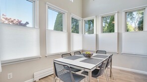 Dining - Southampton Retreat with Private Patio, Community Pool, and Coastal Elegance (Southampton)