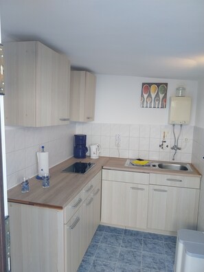Microwave, stovetop - Small and quiet vacation apartment Helga (Glowe)
