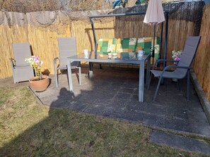Outdoor dining - Small and quiet vacation apartment Helga (Glowe)