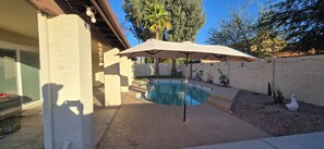 Pool - 3-bedroom house in beautiful Mesa with cool AC and fitness room (Mesa)