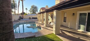 Pool - 3-bedroom house in beautiful Mesa with cool AC and fitness room (Mesa)
