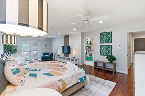 3 makuuhuonetta, työpöytä, vauvan matkasänky, ilmainen Wi-Fi