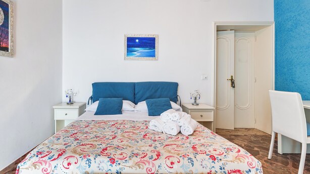 1 habitación, acceso a internet y ropa de cama 