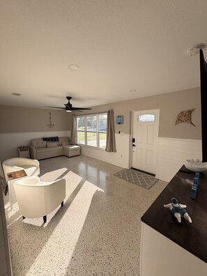 Living area - "Cozy 2-bed, 1-bath retreat in peaceful Charlotte Park, Punta Gorda! (Punta Gorda)