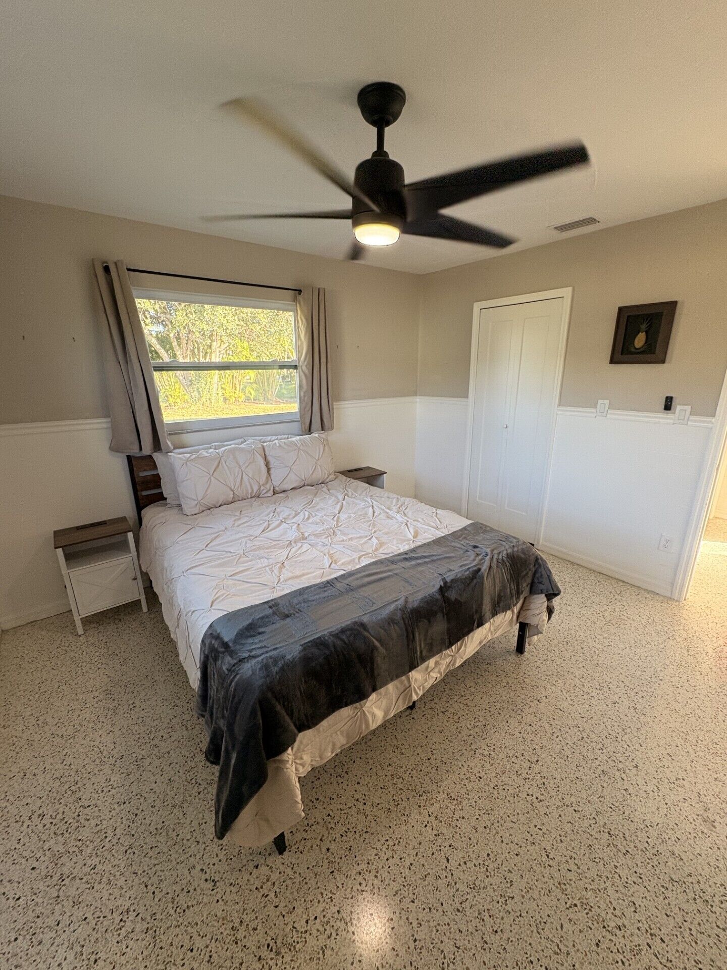 2 bedrooms, internet, bed sheets