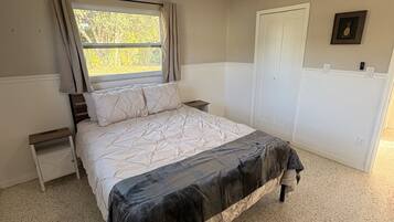 2 bedrooms, internet, bed sheets
