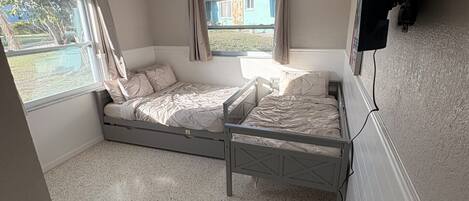 2 bedrooms, internet, bed sheets