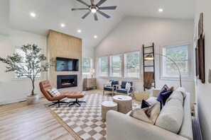 Smart TV - Close to Beach / Hot Tub / Dog Friendly (Michigan City)