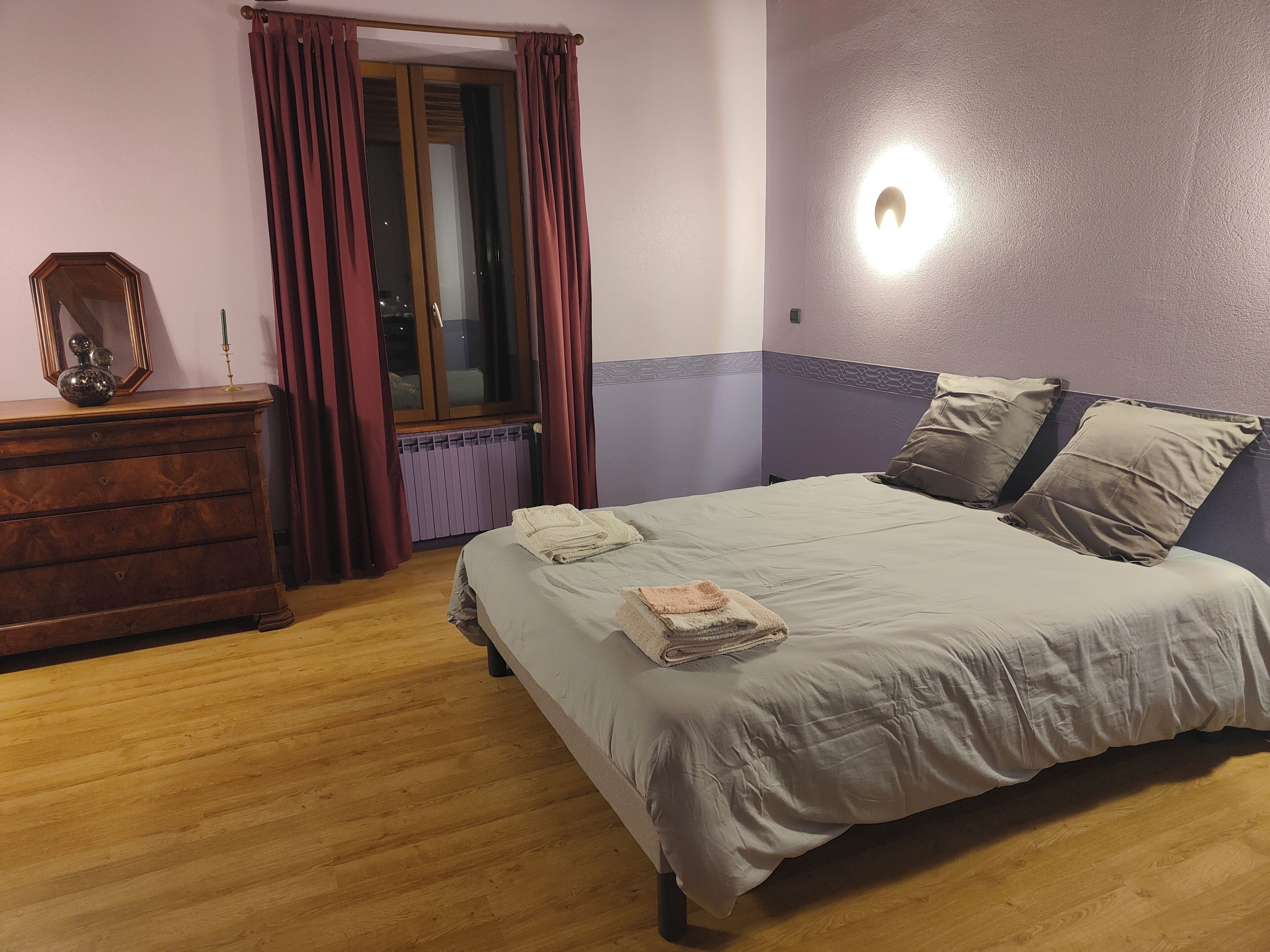 Fer et planche à repasser, accès Internet, draps fournis