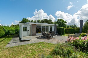 House | Exterior - Modernly Furnished Bungalow for 4 People (Sint Maartensvlotbrug)