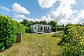 House | Garden - Modernly Furnished Bungalow for 4 People (Sint Maartensvlotbrug)