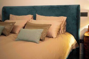 1 bedroom, iron/ironing board, WiFi, bed sheets - Palazzo Carafa Santangelo - historic residence of the 400'in the heart of the ancient city (Napoli)