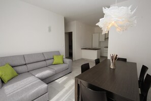 Living room - Stylish Stay for 4 Near Porto Caleri (Rosolina)