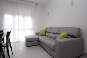 Living room - Stylish Stay for 4 Near Porto Caleri (Rosolina)