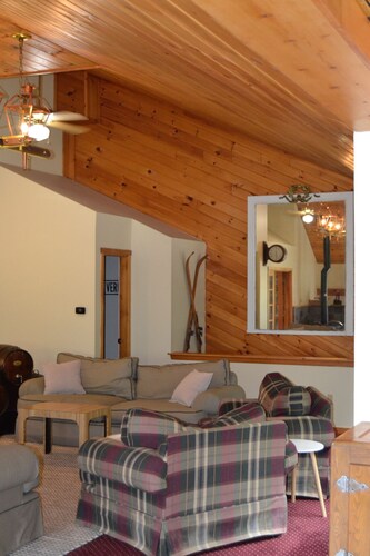 Ski-In/Ski-Out 5BR at Burke Mountain Base, Sleeps 12