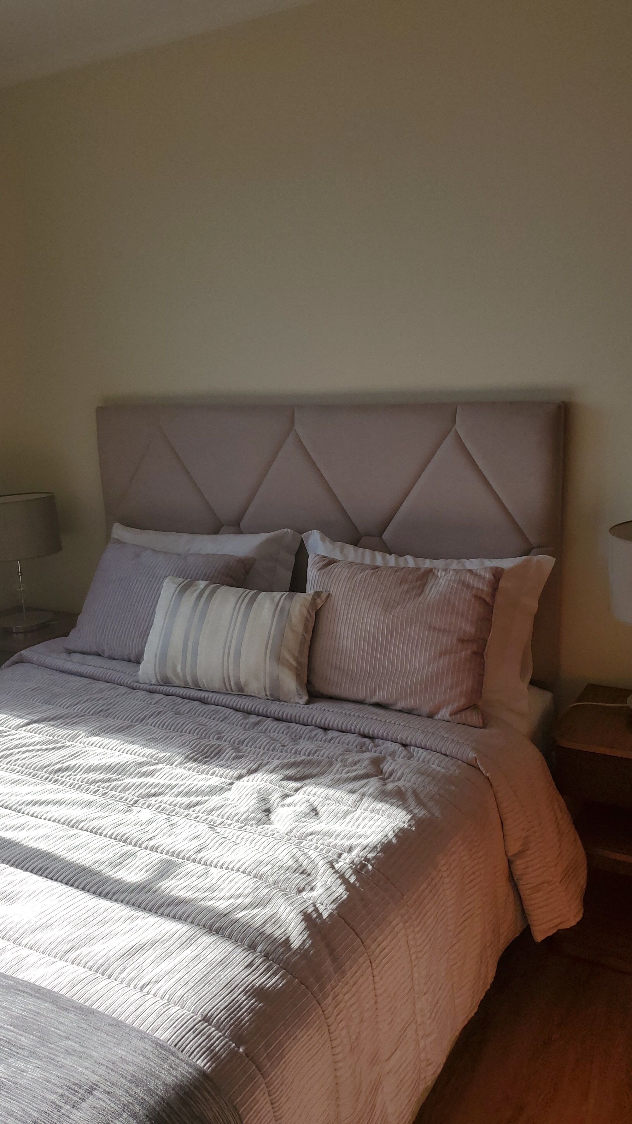 2 makuuhuonetta, työpöytä, silitysrauta/-lauta, ilmainen Wi-Fi