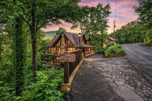 Exterior - Luxury Family Gatlinburg Cabin Retreat + Views (Gatlinburg)