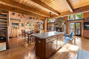 Interior - Luxury Family Gatlinburg Cabin Retreat + Views (Gatlinburg)