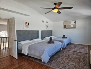 6 bedrooms, iron/ironing board, WiFi, bed sheets