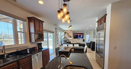 Grand 5BR, 4.5BA Game Rm, Near O’Hare, & Down Town