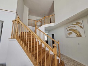 Interior - Wonderful 6-bedroom/4.5-Bathroom Luxury Near Chicago O'hare (Bensenville)