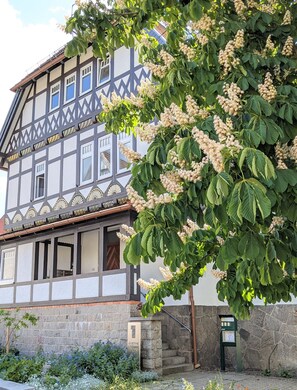 Exterior - Comfortable holiday apartment for 2–3 guests near old town with parking & WiFi (Wernigerode)