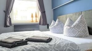 1 bedroom, Internet, bed sheets - Comfortable holiday apartment for 2–3 guests near old town with parking & WiFi (Wernigerode)
