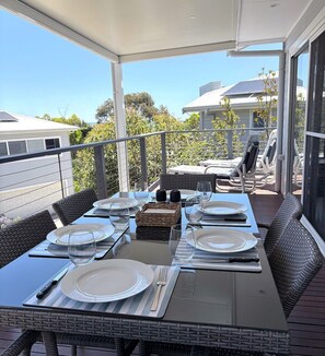 Outdoor dining - On The Rocks @ Red Rocks (Cowes)