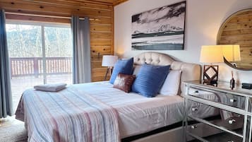 3 bedrooms, desk, iron/ironing board, travel crib