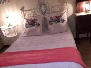 House | 1 bedroom, individually furnished, iron/ironing board - Furnished Country Suite for a Couple (Penafiel)