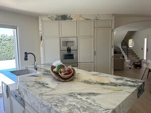 Interior - Superb villa with heated pool, view of Grimaud castle (Grimaud)